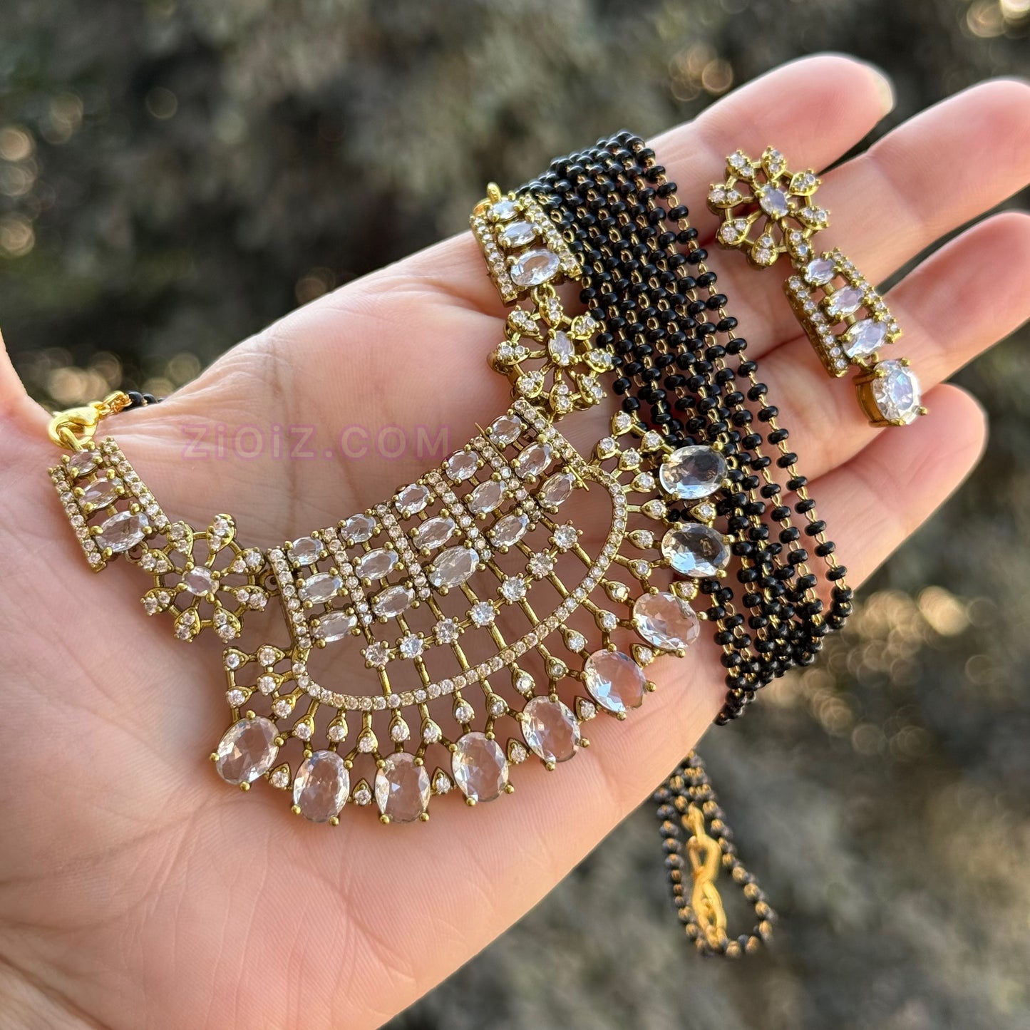 Petal Curve Mangalsutra