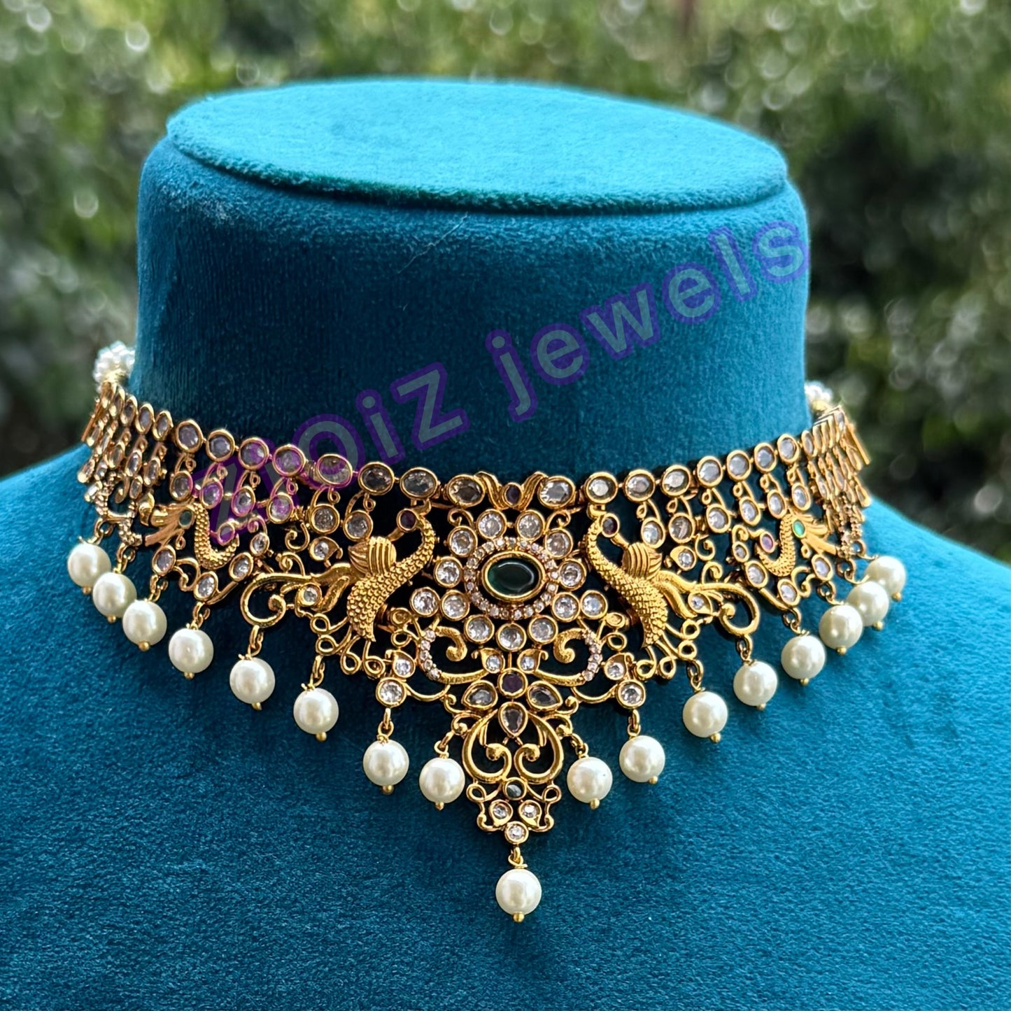 Premium choker with pearls